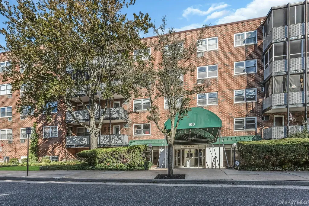 100 Lincoln Avenue Mineola NY 11501
