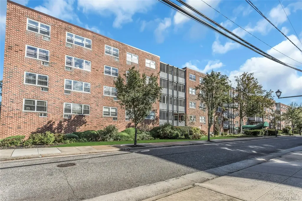 100 Lincoln Avenue Mineola NY 11501