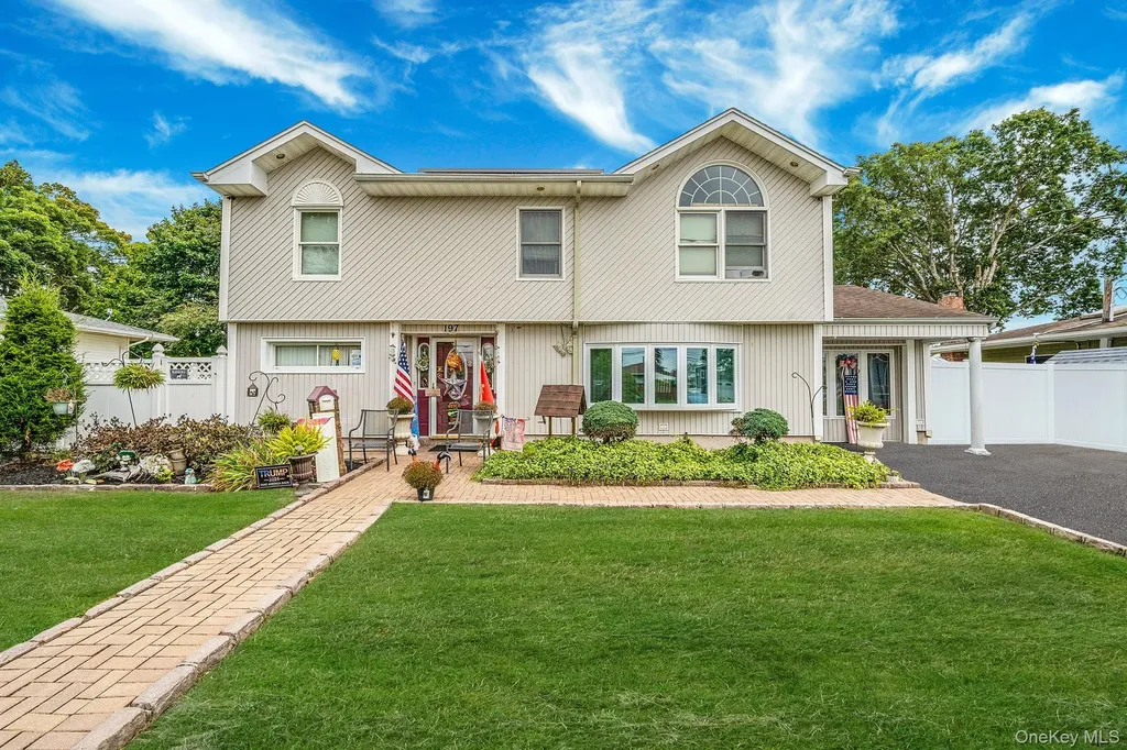 197 E 2nd Street Deer Park NY 11729