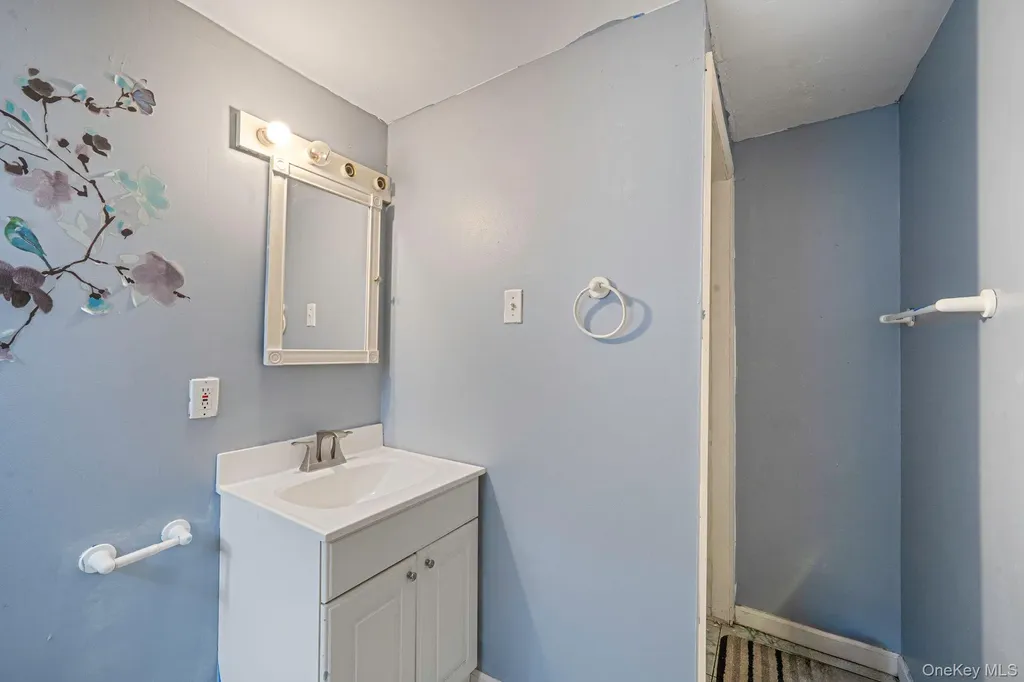 197 E 2nd Street Deer Park NY 11729