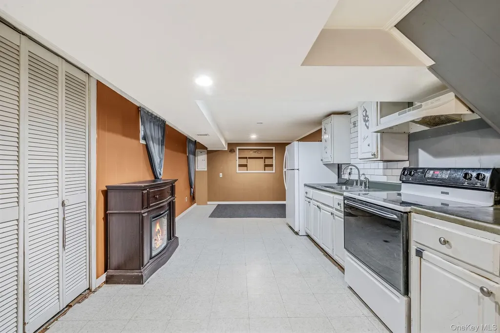 197 E 2nd Street Deer Park NY 11729