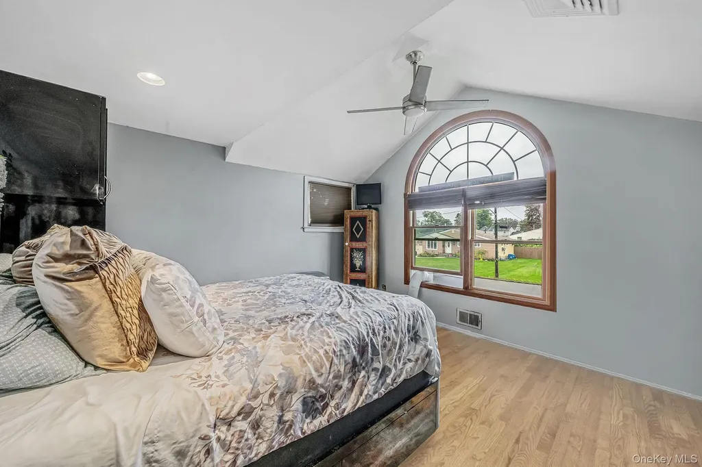 197 E 2nd Street Deer Park NY 11729