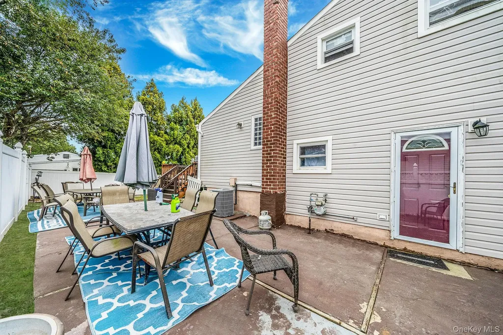 197 E 2nd Street Deer Park NY 11729