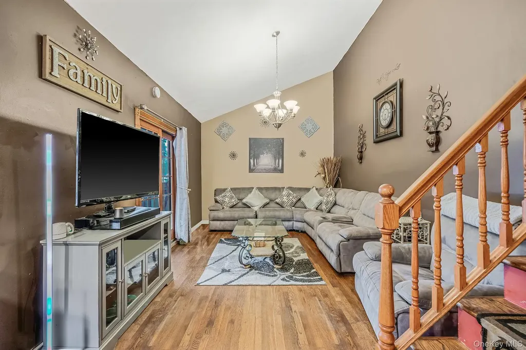 197 E 2nd Street Deer Park NY 11729