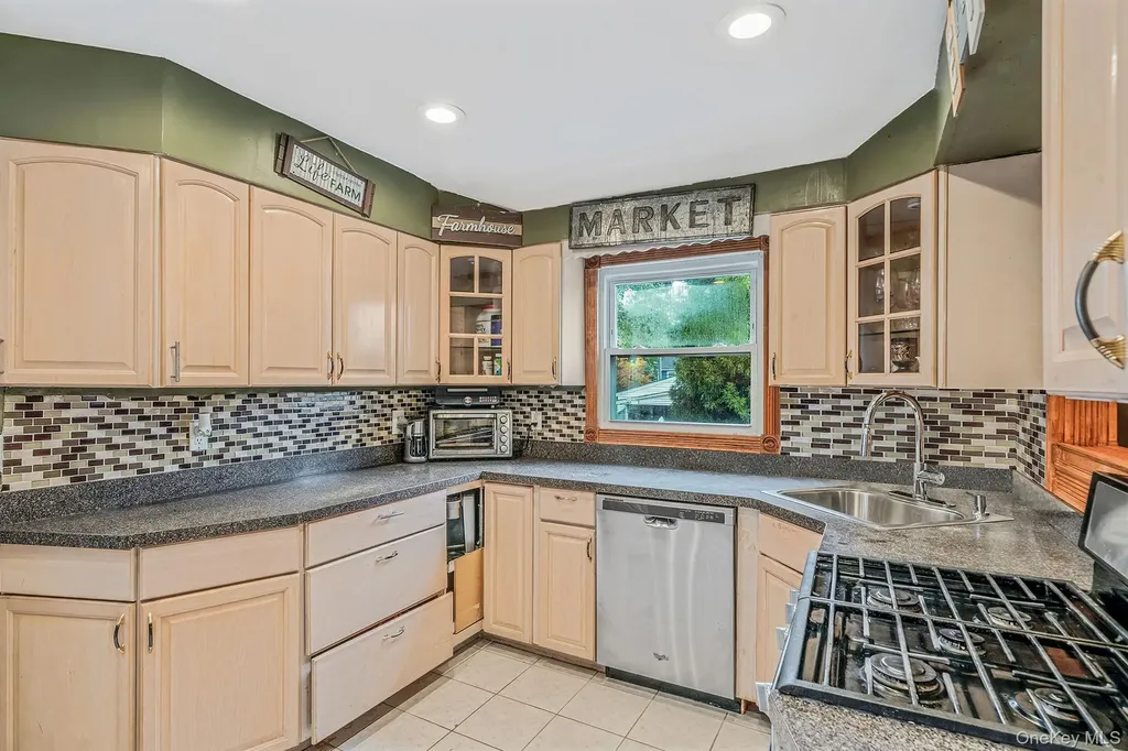 197 E 2nd Street Deer Park NY 11729