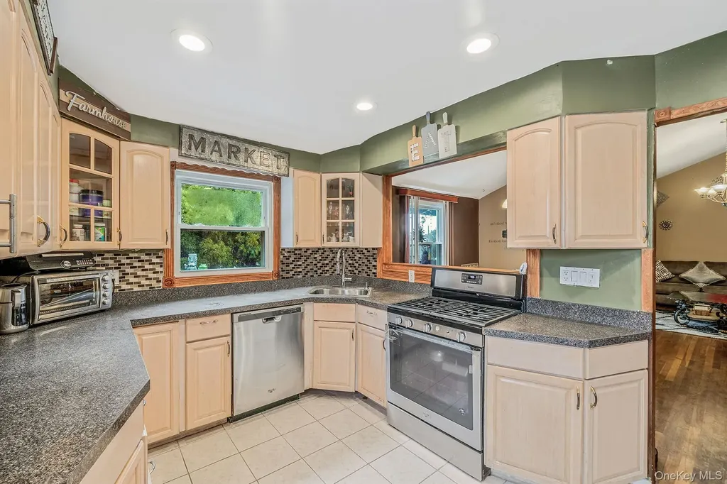 197 E 2nd Street Deer Park NY 11729