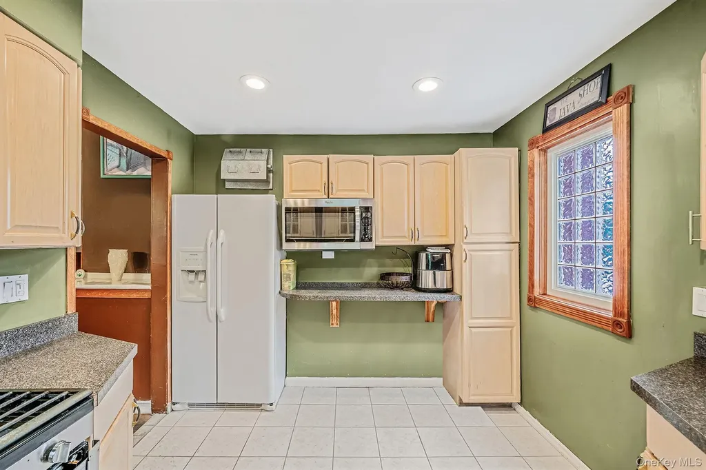 197 E 2nd Street Deer Park NY 11729