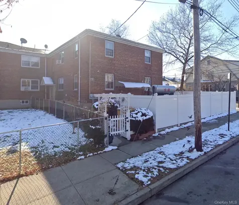 160-06 75th Road Fesh Meadow Fresh Meadows NY 11366