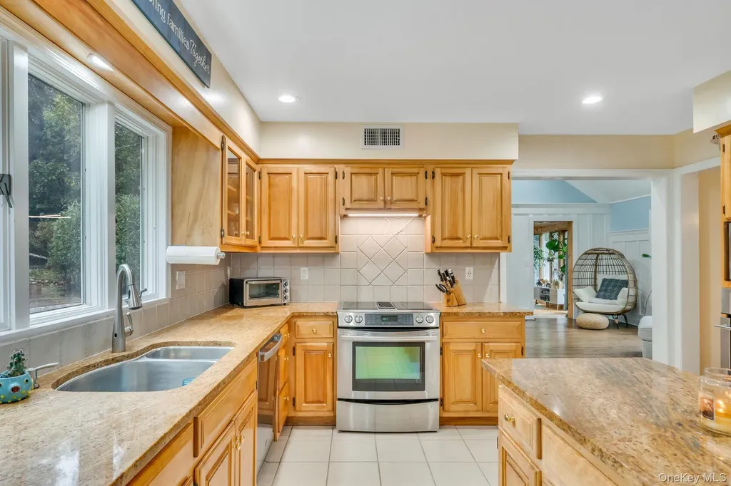 27 Tower Hill Road Shoreham NY 11786