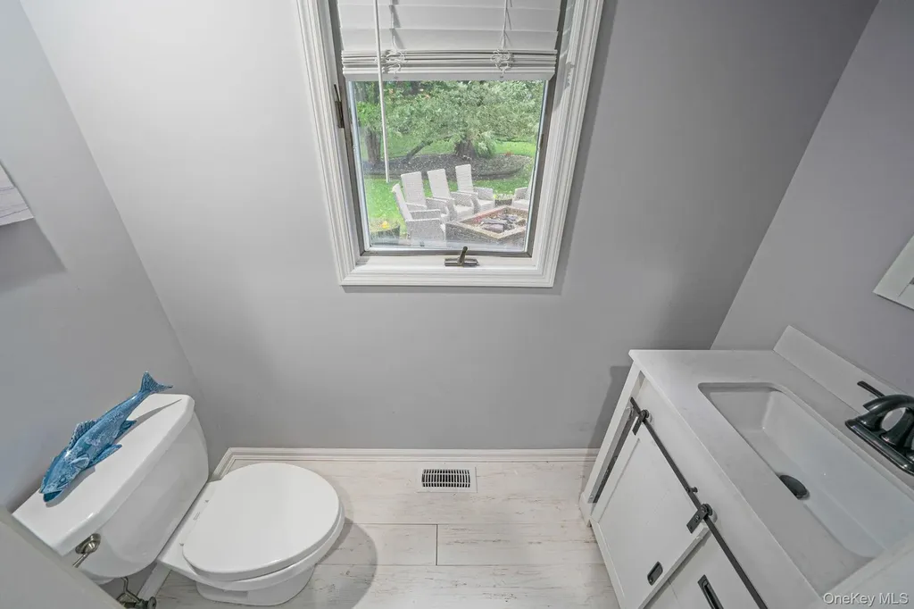 27 Tower Hill Road Shoreham NY 11786