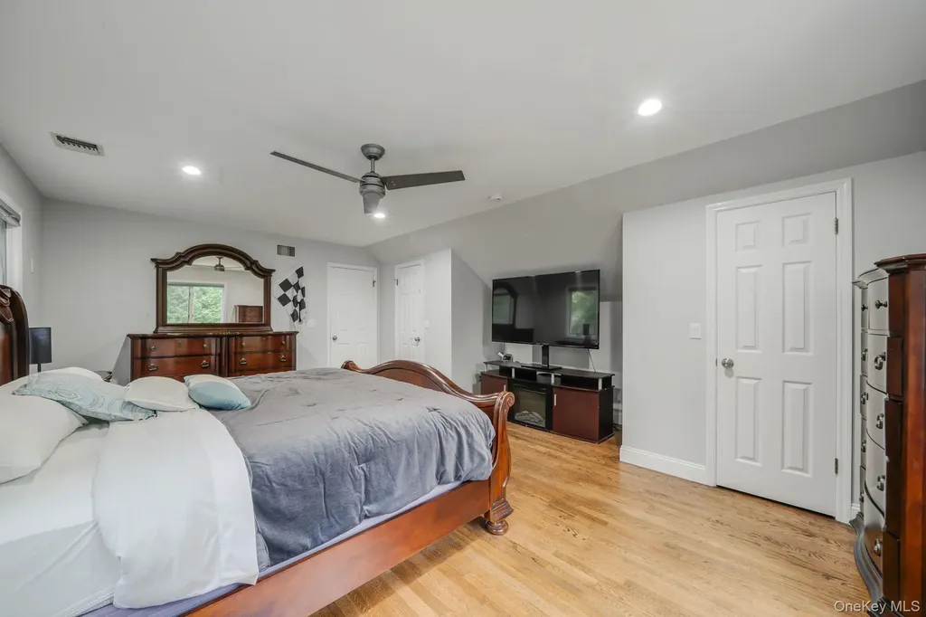 27 Tower Hill Road Shoreham NY 11786
