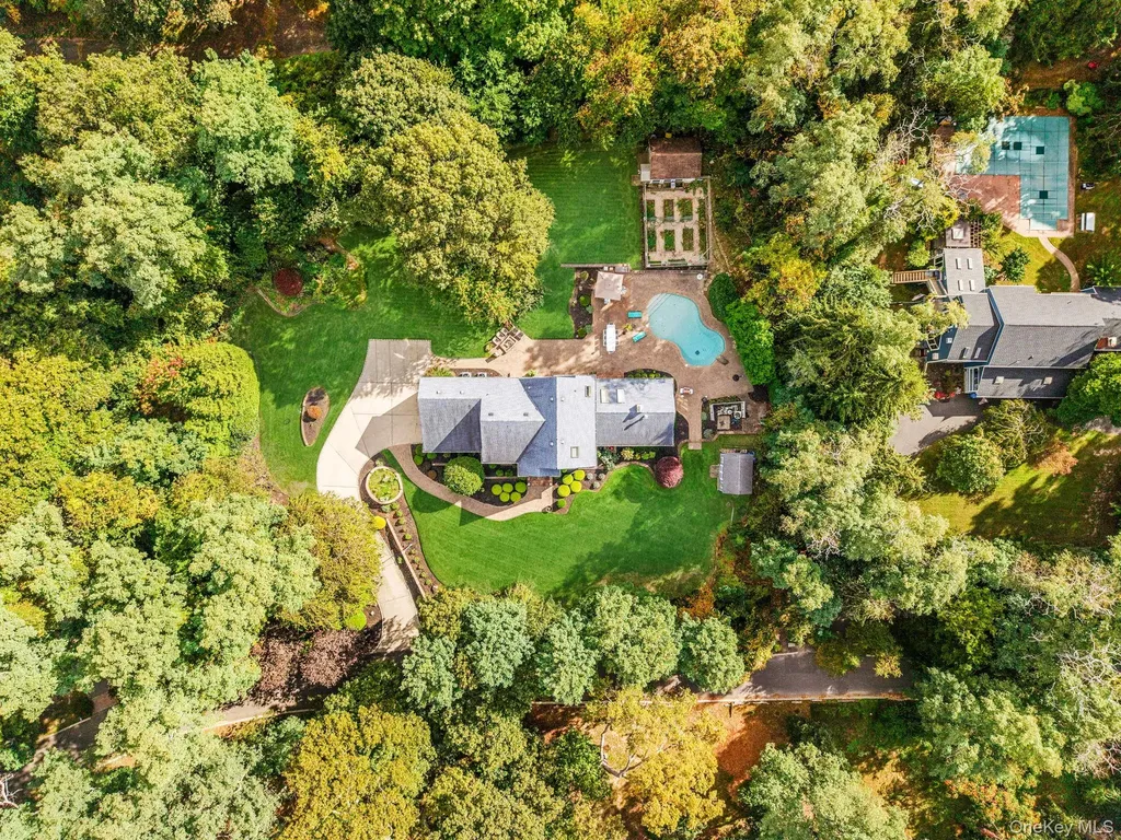 27 Tower Hill Road Shoreham NY 11786