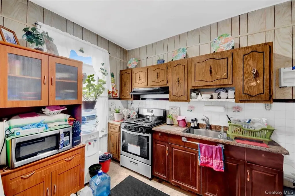 1506 E 172nd Street Bronx NY 10472