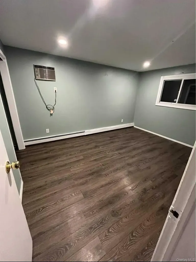 141 E John Street Lindenhurst NY 11757