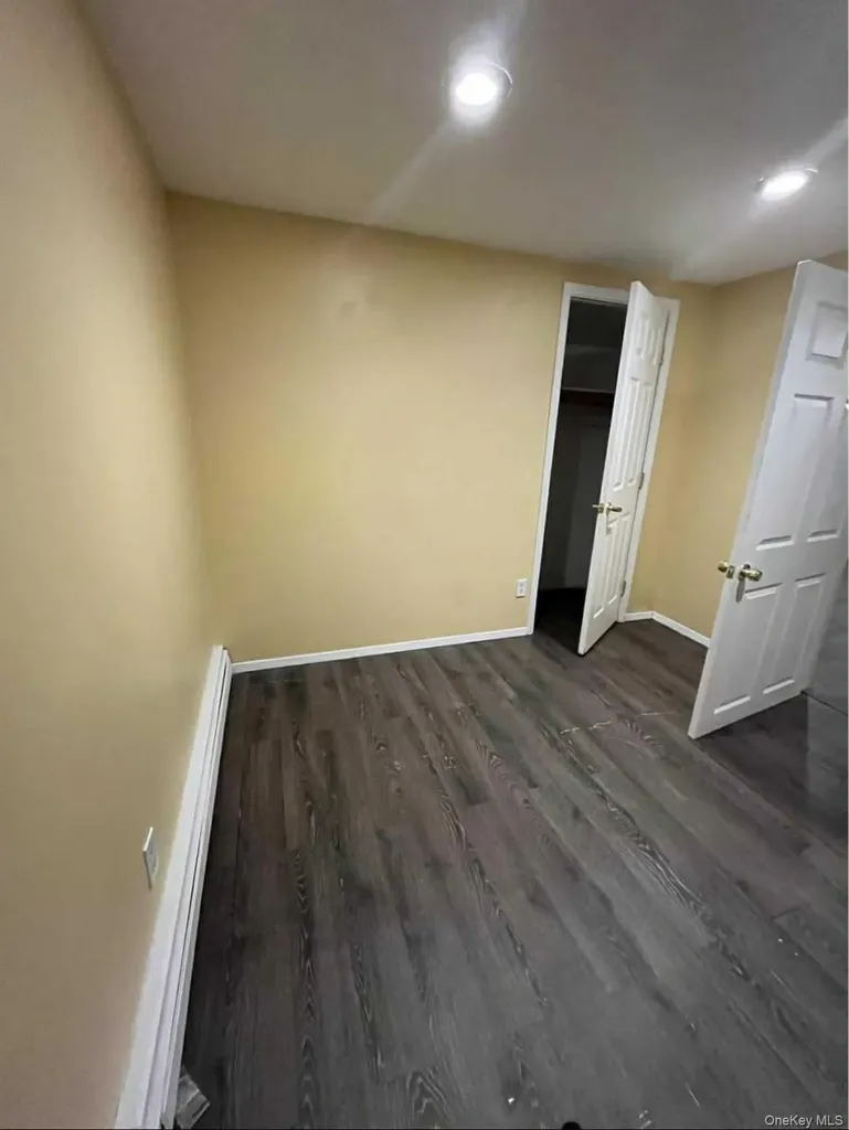 141 E John Street Lindenhurst NY 11757