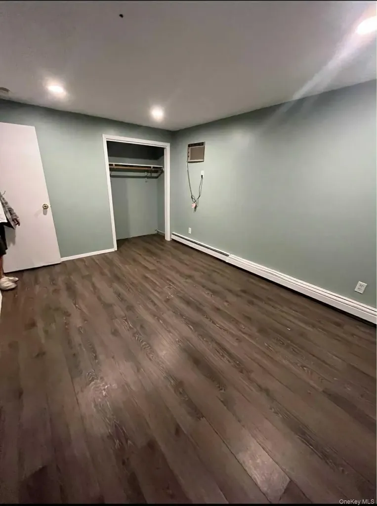 141 E John Street Lindenhurst NY 11757
