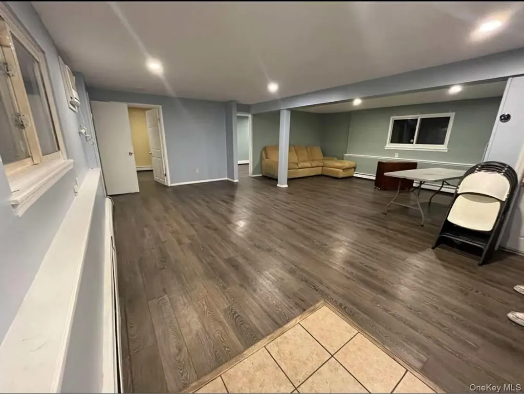 141 E John Street Lindenhurst NY 11757