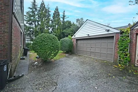 112-13 178th Street Addisleigh Park NY 11433