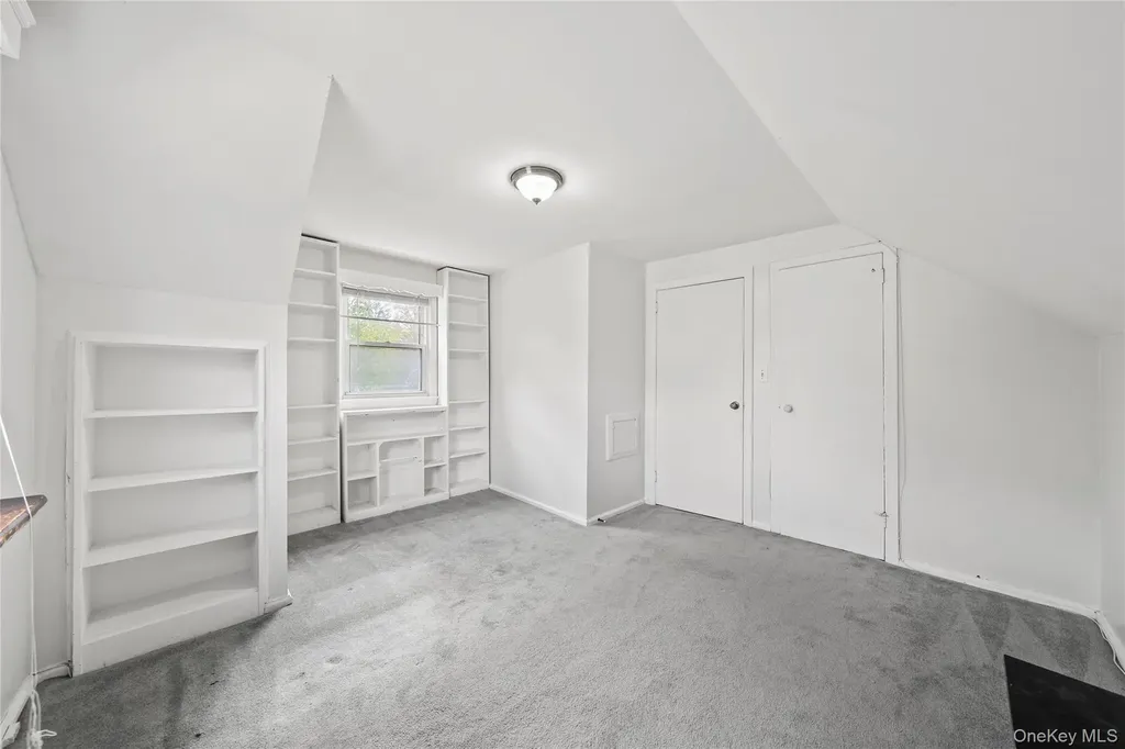 32 Phelps Lane North Babylon NY 11703