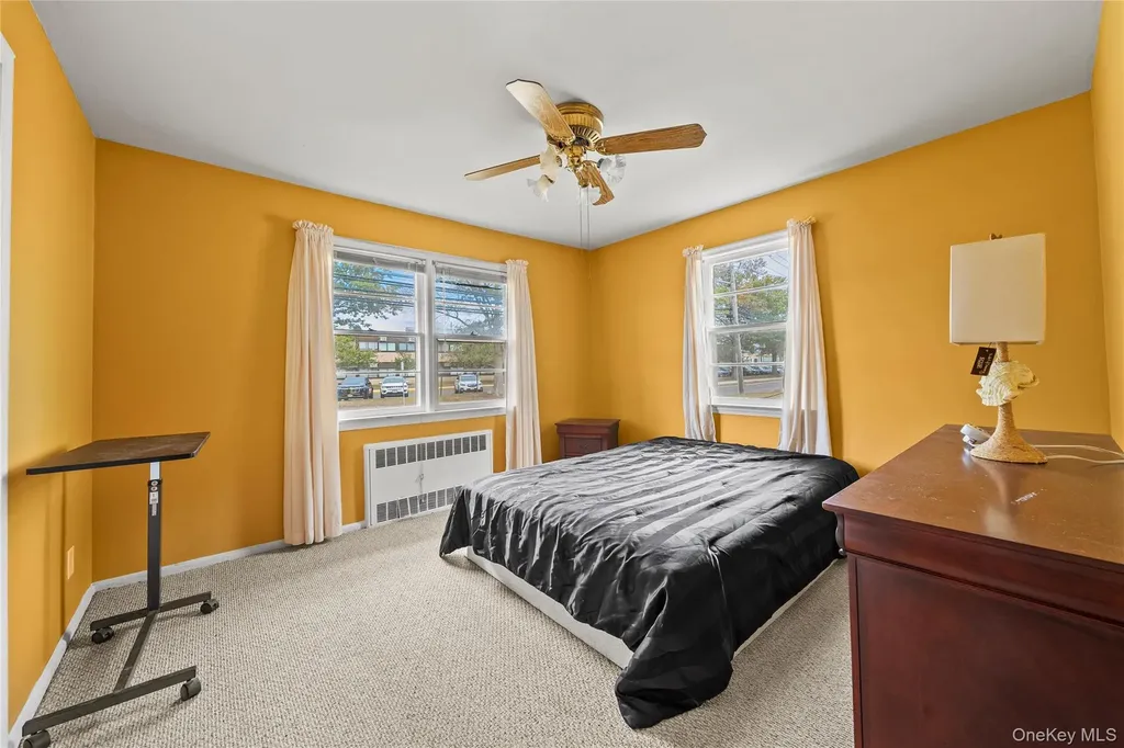 32 Phelps Lane North Babylon NY 11703
