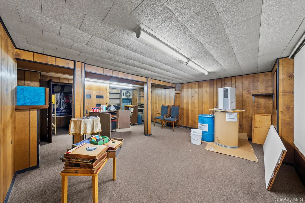 32 Phelps Lane North Babylon NY 11703