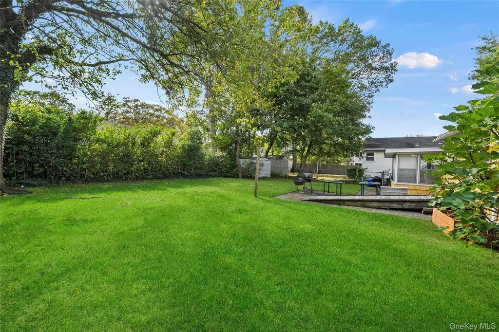 32 Phelps Lane North Babylon NY 11703