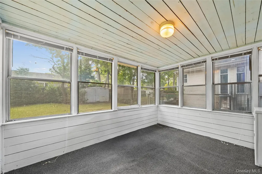 32 Phelps Lane North Babylon NY 11703