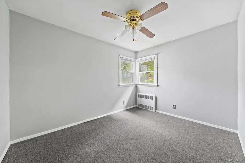 32 Phelps Lane North Babylon NY 11703