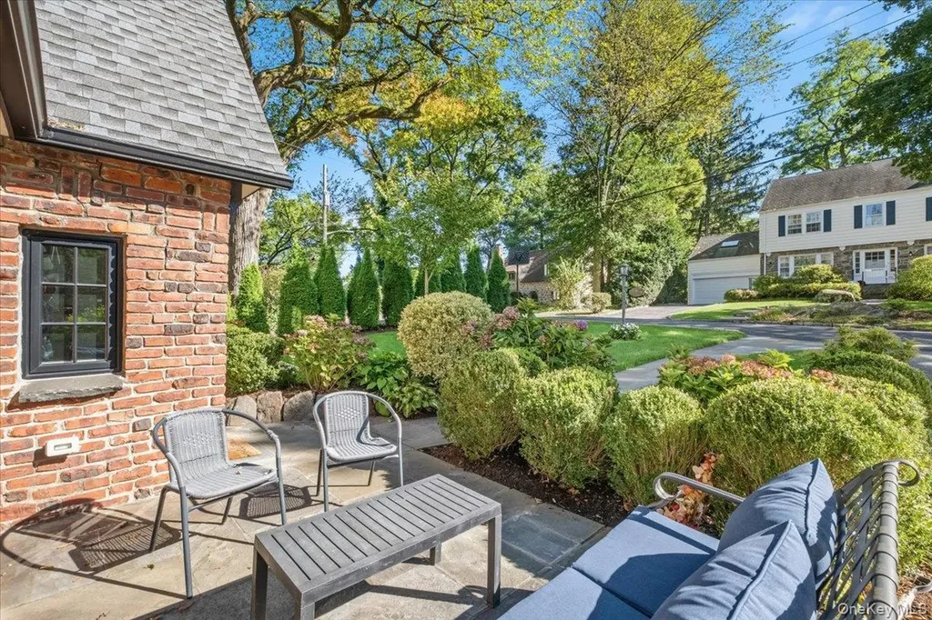 48 Vine Road Larchmont NY 10538