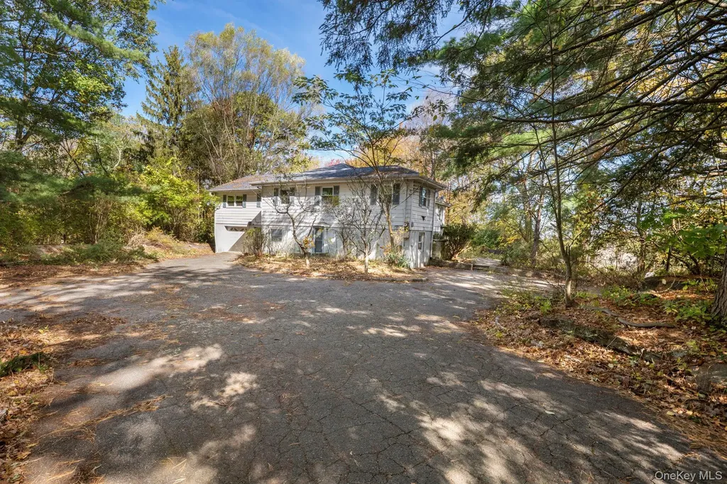 33 Albion Oval Mahopac NY 10541