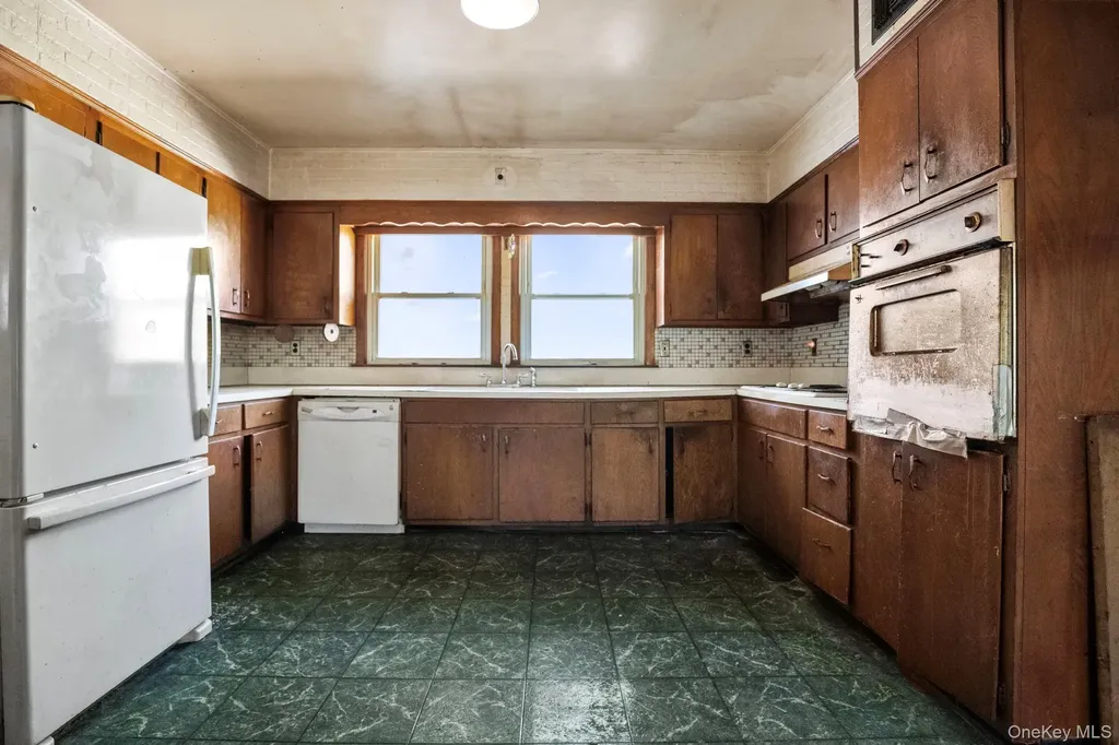 33 Albion Oval Mahopac NY 10541