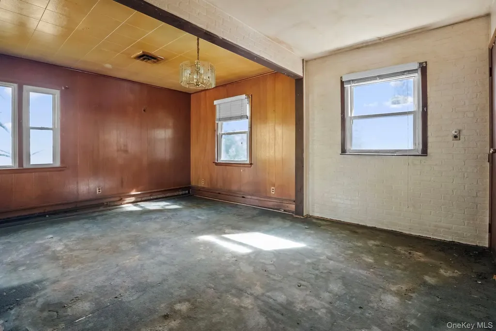 33 Albion Oval Mahopac NY 10541