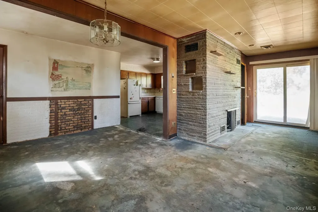 33 Albion Oval Mahopac NY 10541