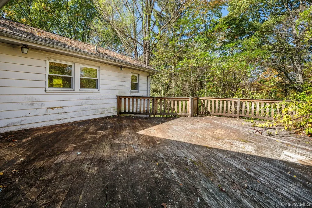 33 Albion Oval Mahopac NY 10541