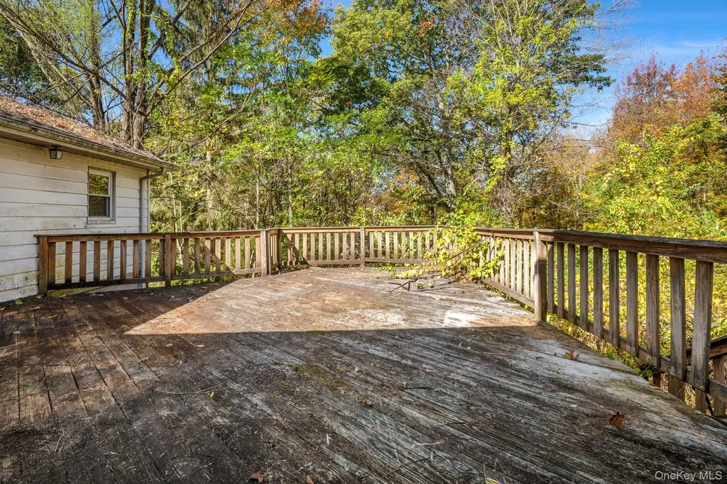 33 Albion Oval Mahopac NY 10541