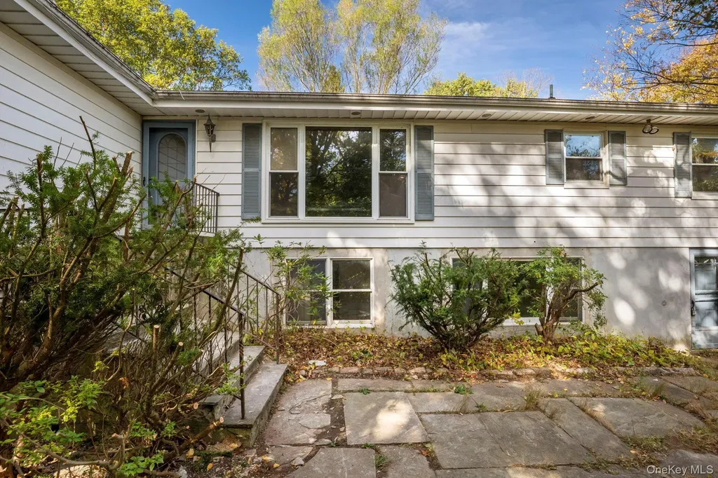 33 Albion Oval Mahopac NY 10541