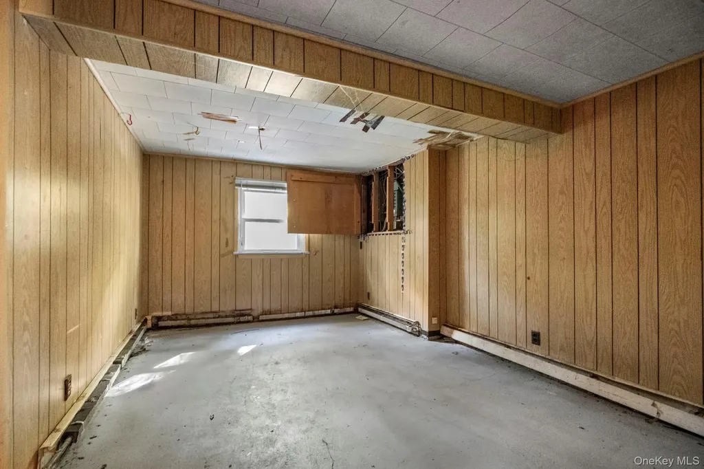 33 Albion Oval Mahopac NY 10541