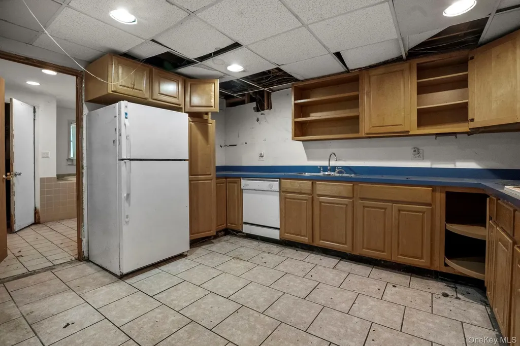 33 Albion Oval Mahopac NY 10541