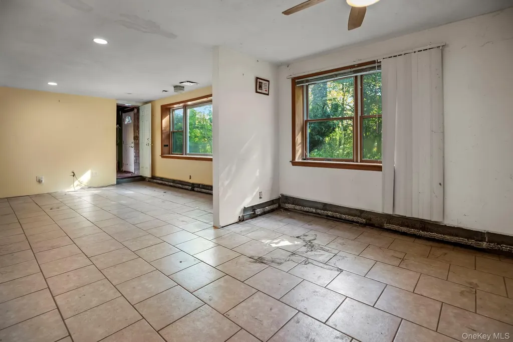 33 Albion Oval Mahopac NY 10541