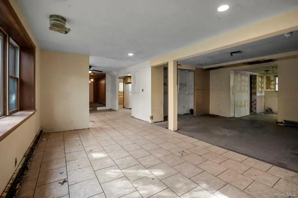 33 Albion Oval Mahopac NY 10541
