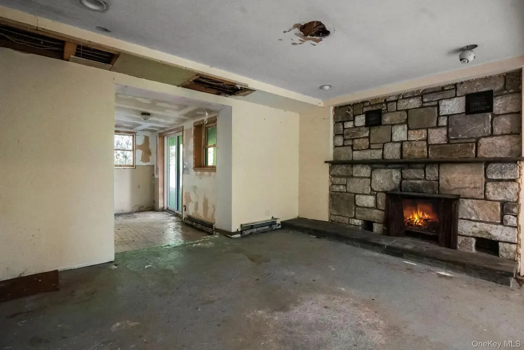 33 Albion Oval Mahopac NY 10541