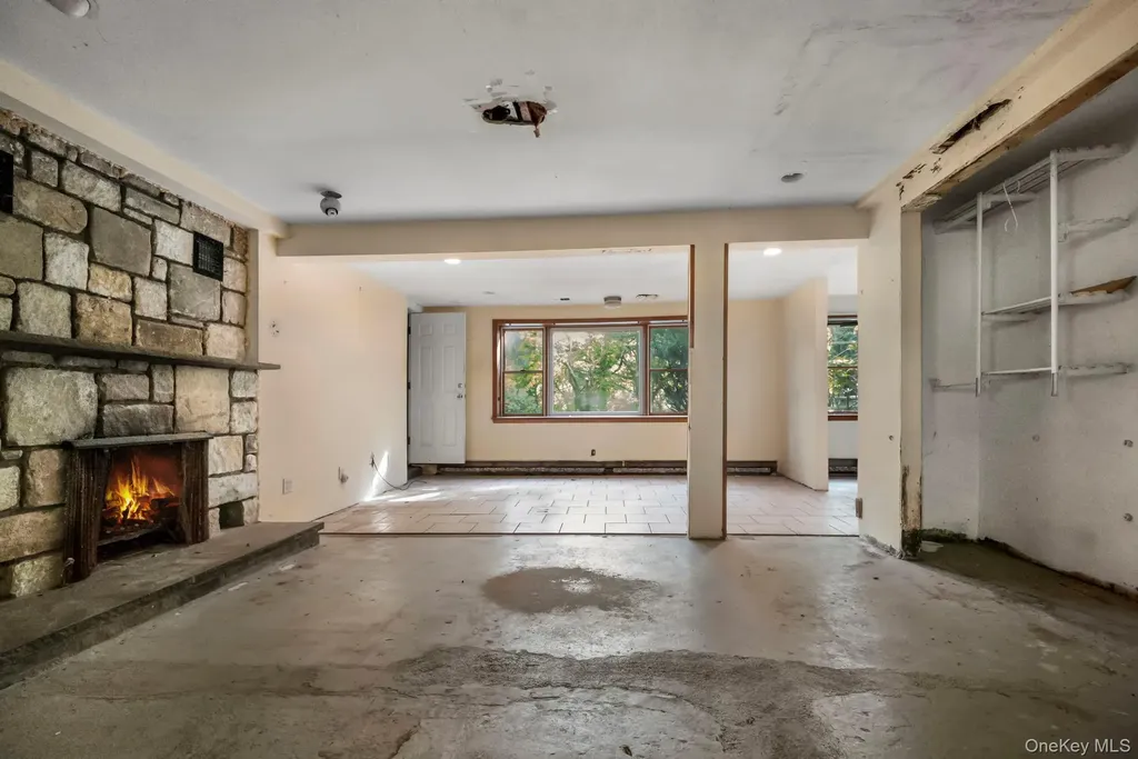 33 Albion Oval Mahopac NY 10541