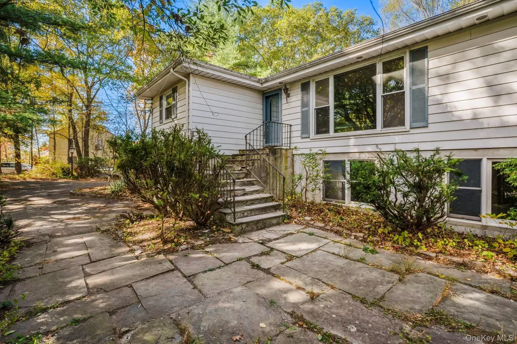 33 Albion Oval Mahopac NY 10541