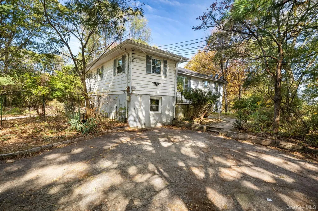 33 Albion Oval Mahopac NY 10541