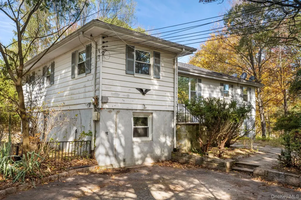 33 Albion Oval Mahopac NY 10541