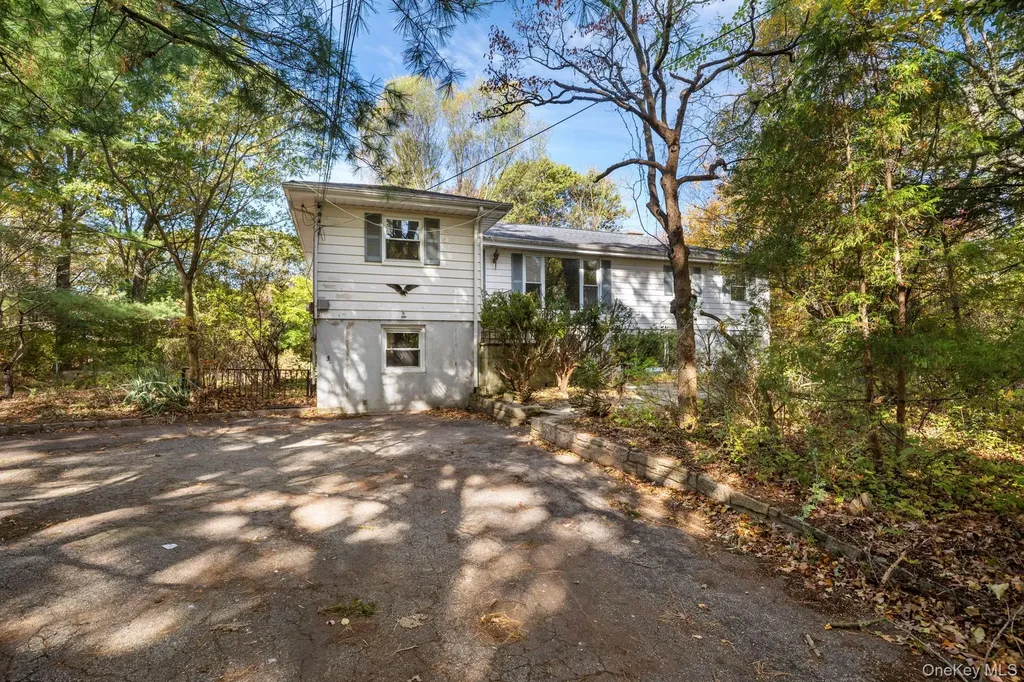 33 Albion Oval Mahopac NY 10541