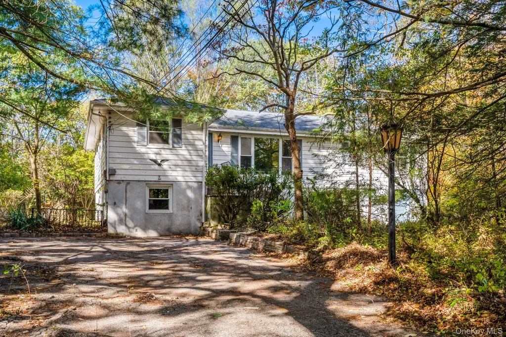 33 Albion Oval Mahopac NY 10541