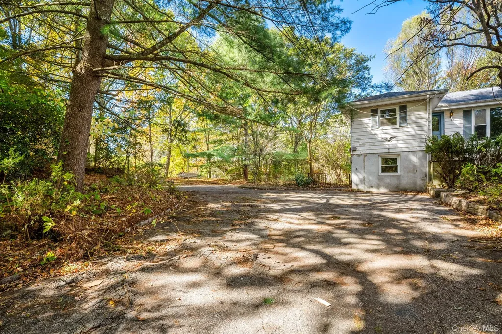 33 Albion Oval Mahopac NY 10541