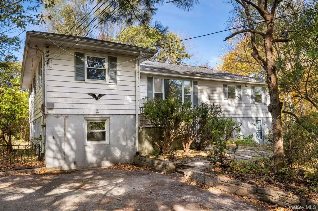 33 Albion Oval Mahopac NY 10541