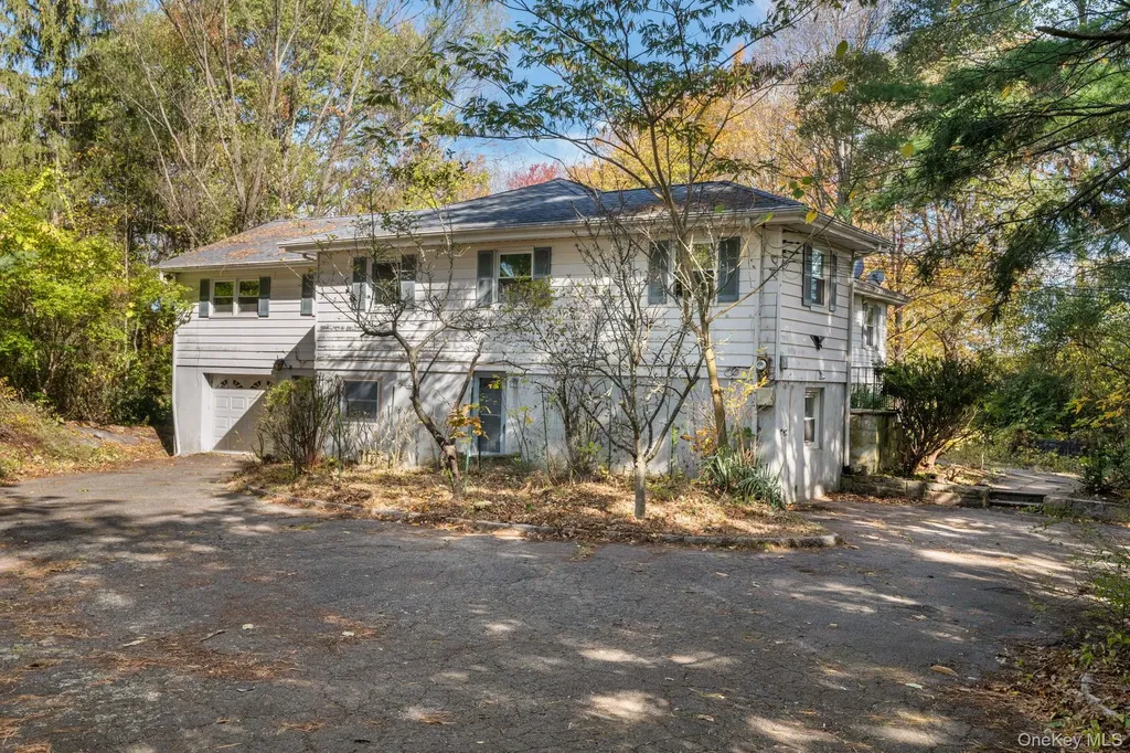 33 Albion Oval Mahopac NY 10541